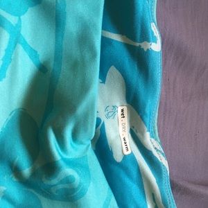 Lululemon size 4 wet.dry.warm speeds (fit like 3)